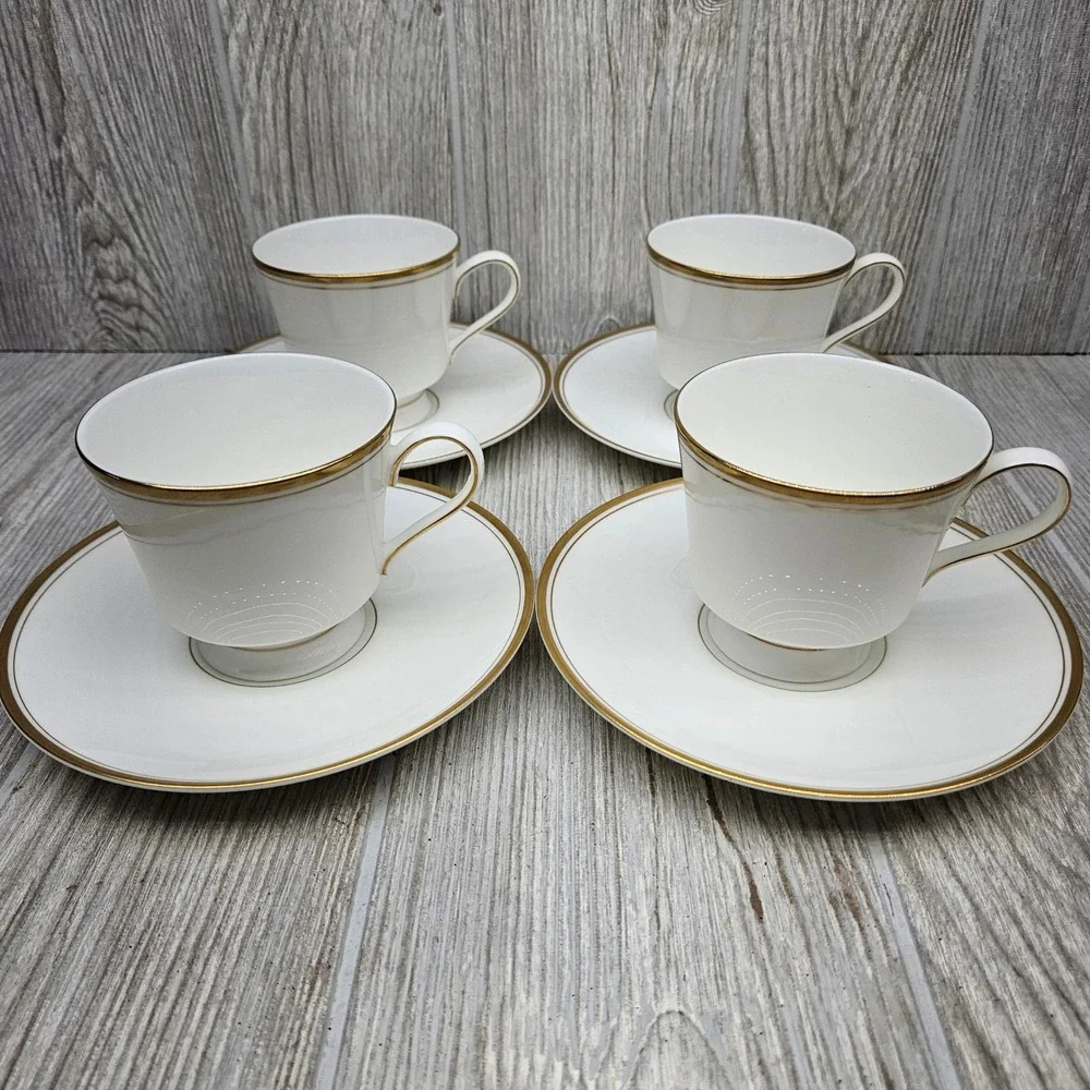Mikasa Wheaton‎ Bone China Cup and Saucer Set of 4 White Gold Trim A1-102 Japan